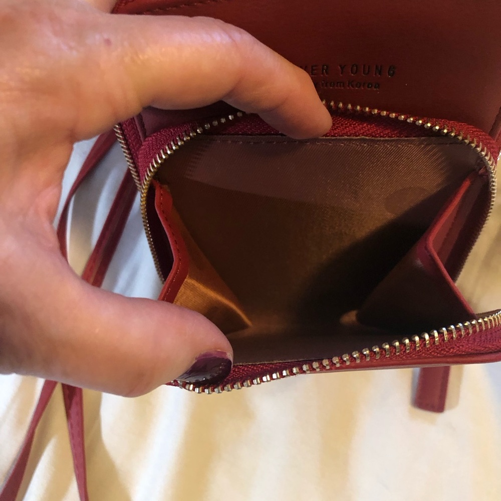 Crossbody bag.  Perfect for traveling, sightseeing, concerts.